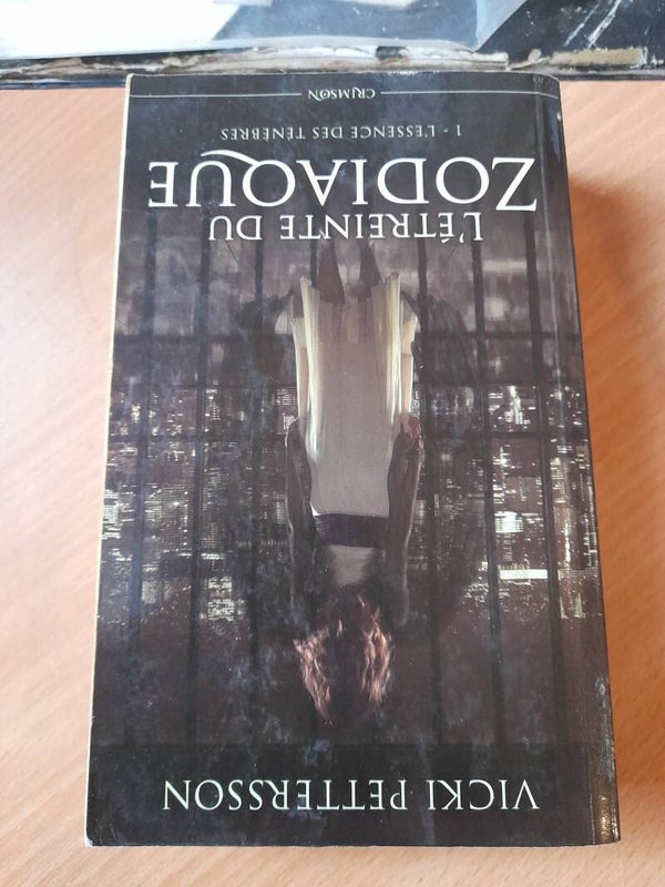 L'étreinte du zodiaque T1 : L'essence des ténèbres  - Vicki Pettersson - Crimson - 2014