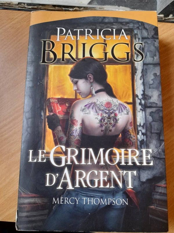 Mercy Thompson : Le grimoire d'argent  - Patricia Briggs -  France loisirs - 2012