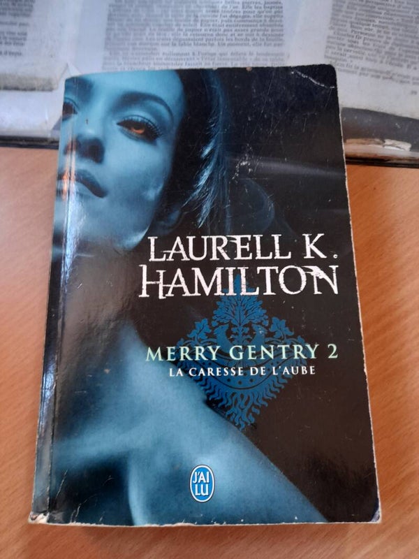 Merry Gentry T2 : La caresse de l'aube - Laurell K. Hamilton - Milady - 2010