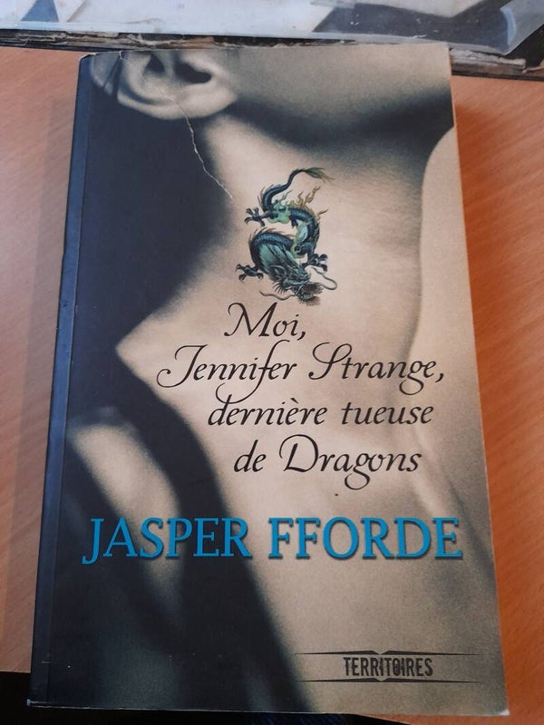 Moi, Jennifer Strange, dernière tueuse de dragon - Jasper Fforde - Territoires -  2011