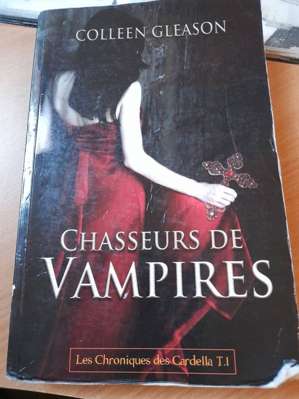 Les chroniques de Cardella T 1 : Chasseurs de vampires - Colleen Gleason - City - 2010