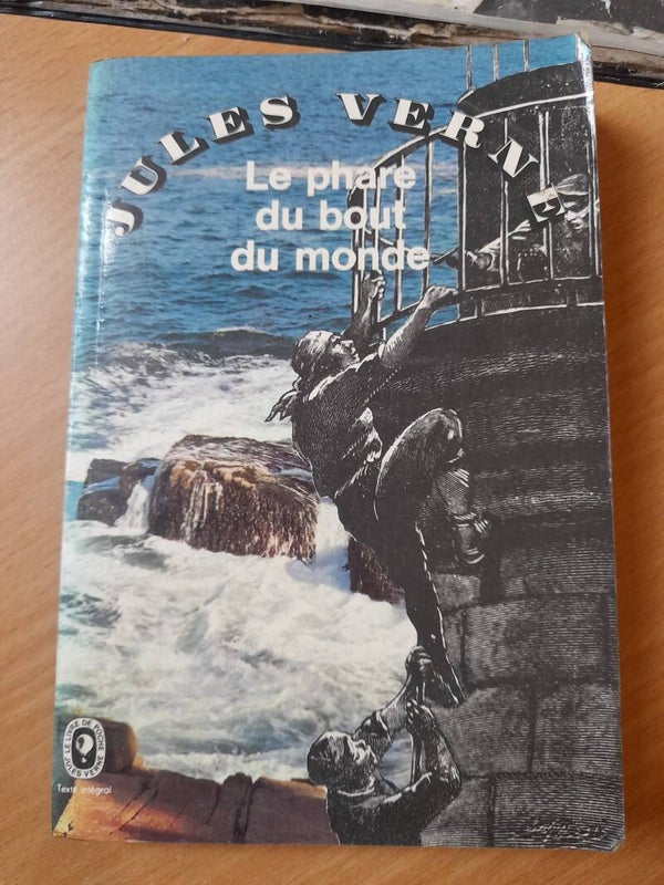 Le phare du bout du monde -Jules Verne - le livre de poche -1968