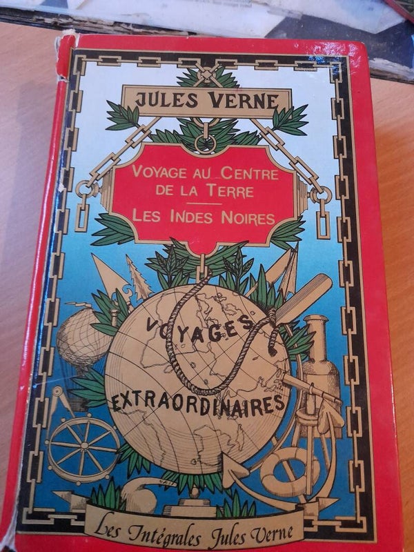 Voyage au centre de la terre / les indes noires  -Jules Verne - hachette grandes oeuvres-1979