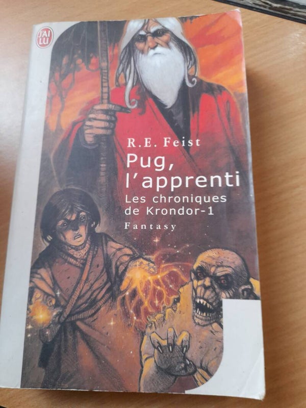 Les chroniques de Krondor T1 : Pug l'apprenti - Raymond E. Feist - J'ai lu - 2003