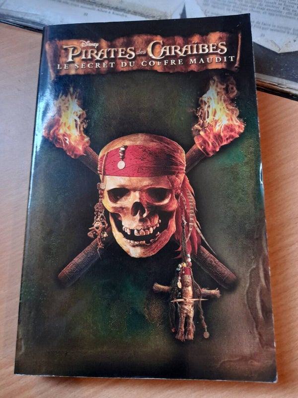 Pirates des Caraïbes Le secret du Coffre maudit  - Hachette-  2006