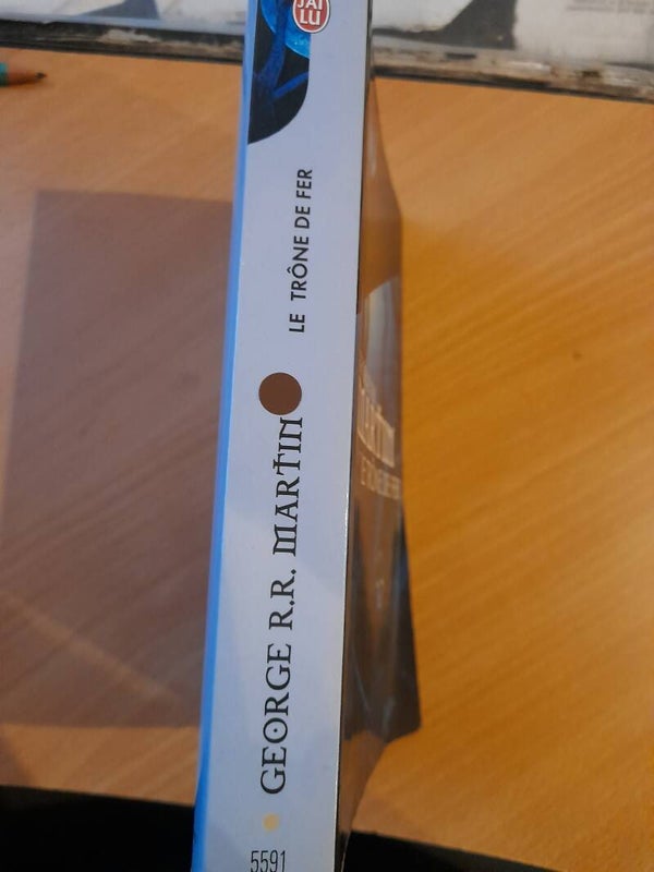 Le trône de fer T 1 - George R. R. Martin -  j ai lu - 2011