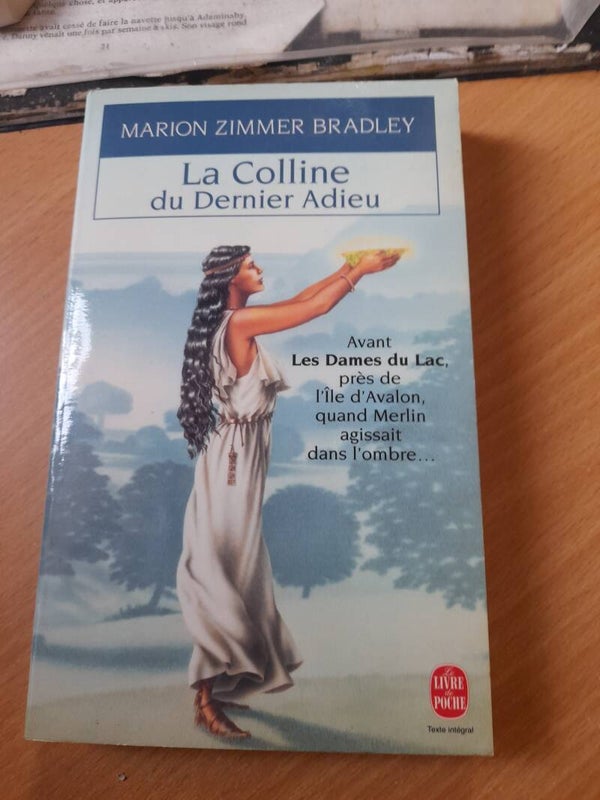 La colline du dernier adieu  - marion Zimmer Bradley - Le livre de poche -  1996