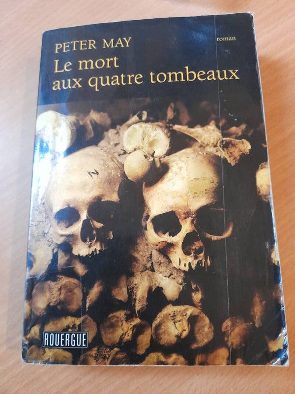 La mort aux quatre tombeaux - peter May - Le rouergue - 2016