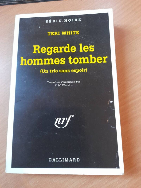 Regarde les hommes tomber (un trio sans espoir) - Teri White - Gallimard série noire - 1994