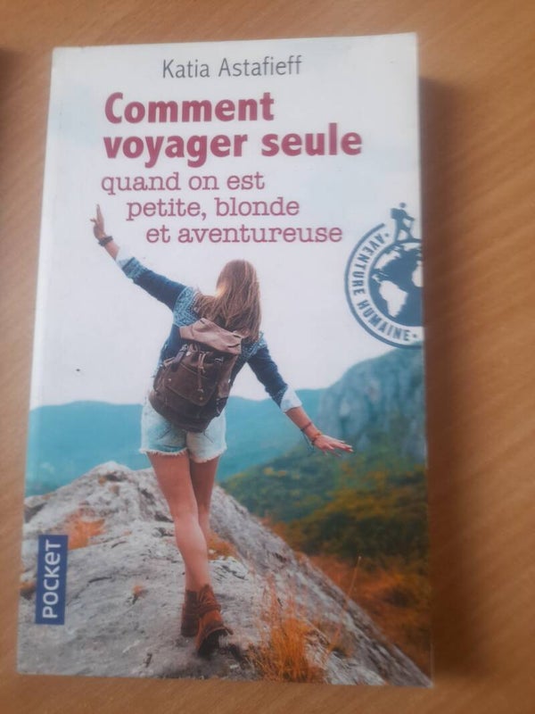 Comment voyager seule quand on est petite, blonde et aventureuse - Katia Astafieff - Pocket  - 2019