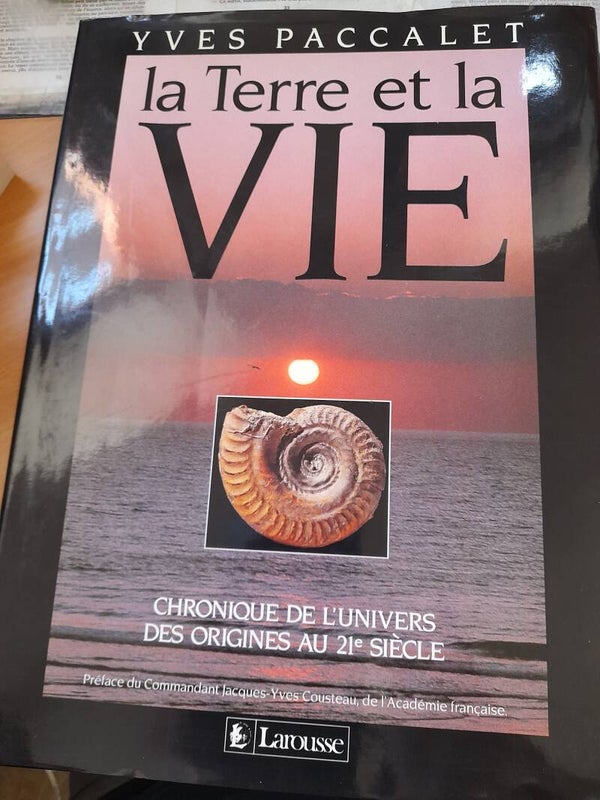 La terre et la vie - Yves Paccalet - Larousse -1992