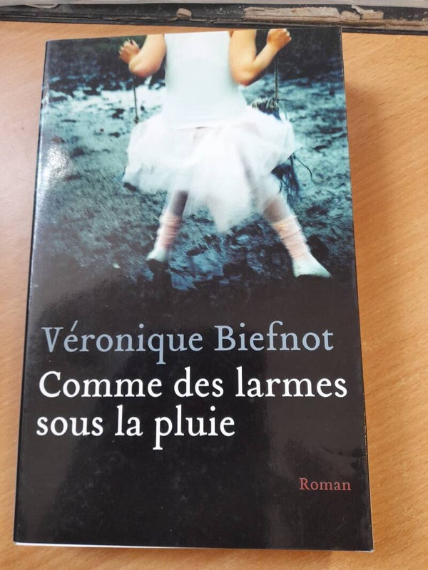Comme des larmes sous la pluie - Véronique Biefnot - France loisirs - 2012