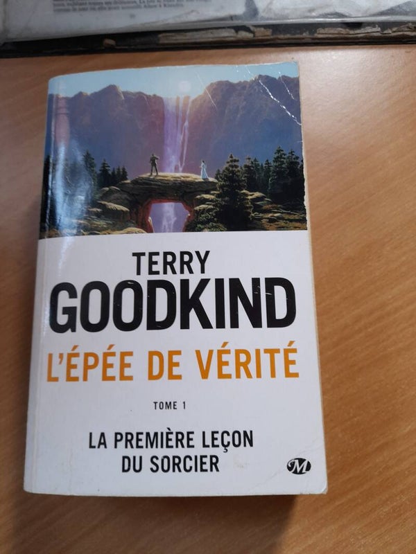 L'épée de vérité T1 : La première leçon du sorcier- Terry Goodkins - Milady - 2015
