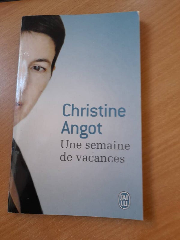Une semaine de vacances - Christine Angot - J'ai lu - 2013