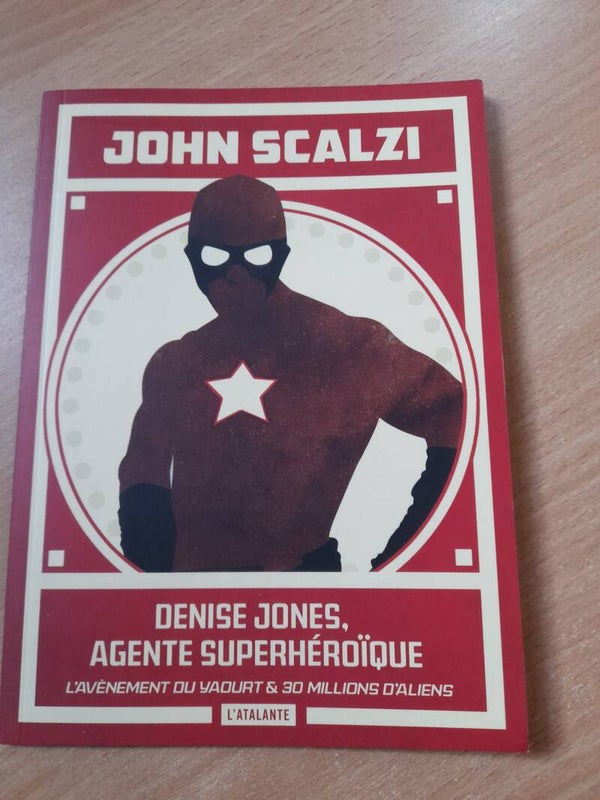 Denis jones, agente superhéroïque , L'avènement du yaourt et 30 million d'aliens - John Scalzi - L'atalante -2016