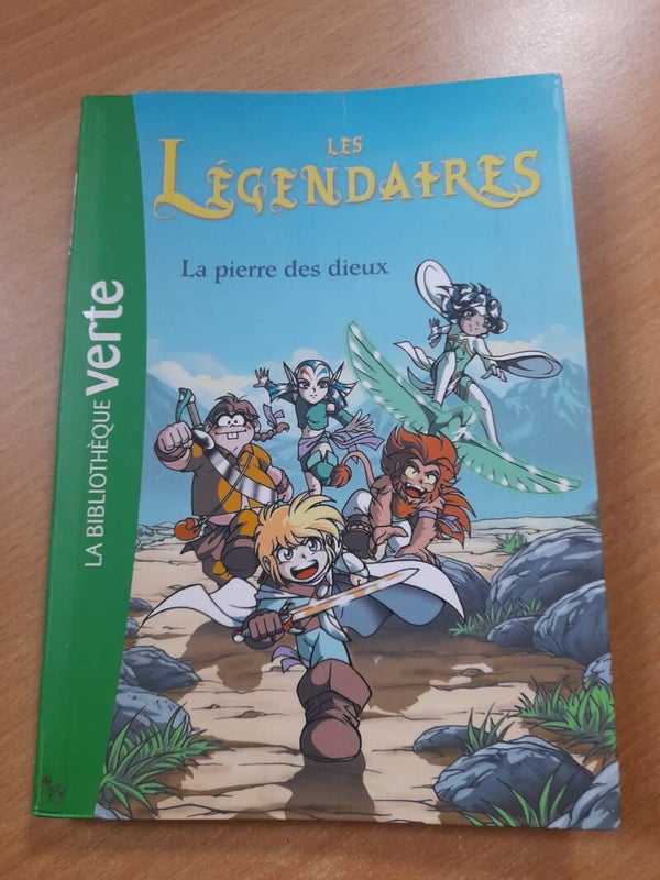 Les Légendaires T1 La pierre des dieux - bibliothèque verte - 2012