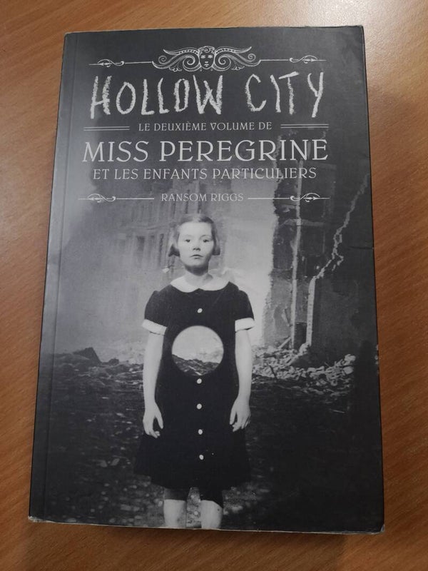 Miss Peregrine et les enfants particuliers T2 : Hollow City - Ransom Riggs -  Bayard jeunesse - 2014