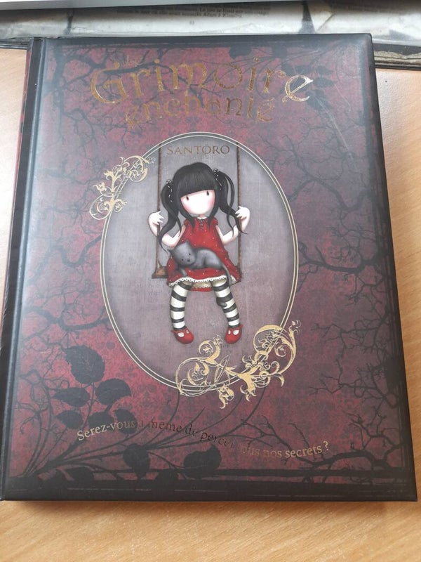 Grimoire enchanté Santoro - Larousse - 2019