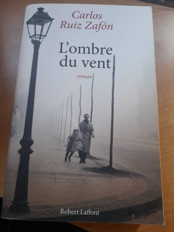 L'ombre du vent - Carlos Ruiz Zafon - Robert Laffont - 2012 espagne
