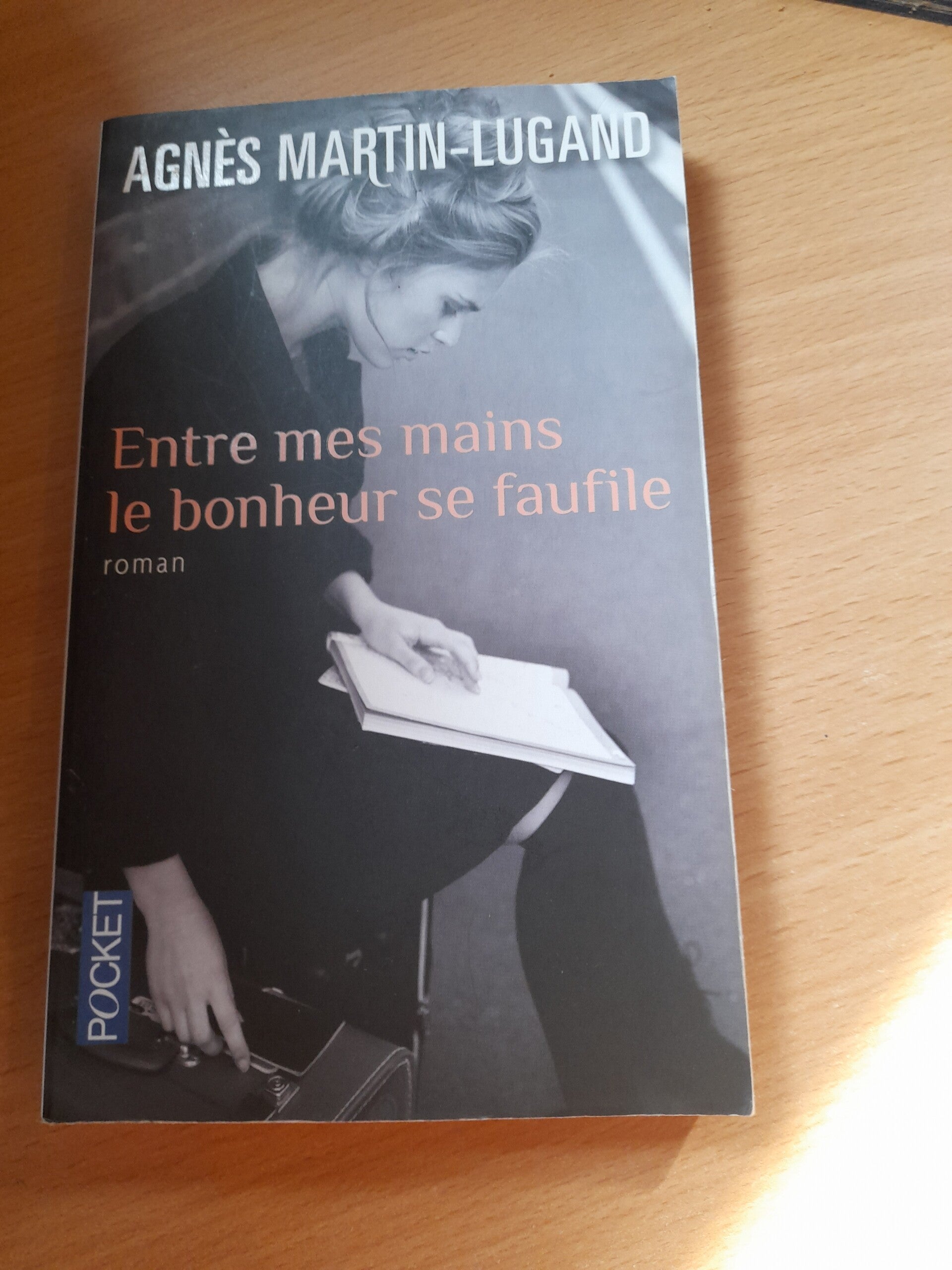 Entre mes mains le bonheur se faufile - Agnès Martin-Lugand - Pocket - 2015