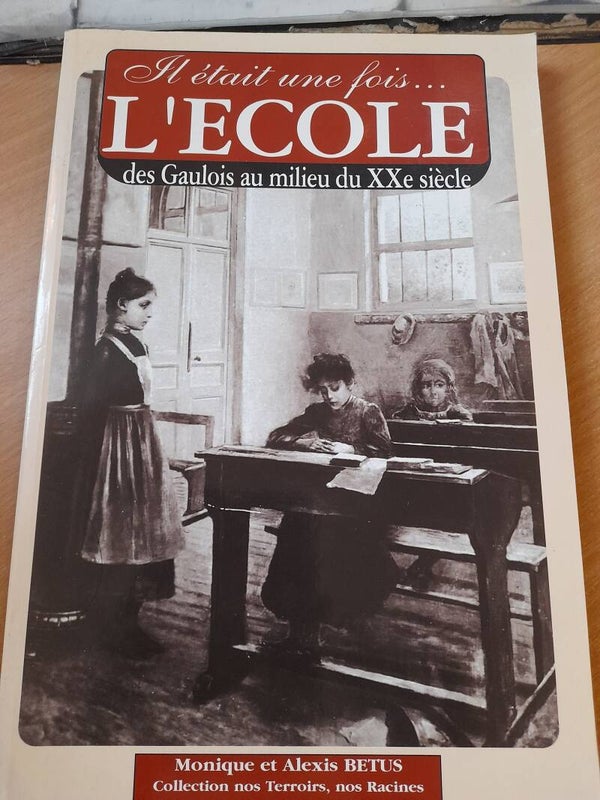il était une fois l'école des gaulois au milieu du XXe siècle - Monique et Alexis Betus - CPE nos terroirs et nos racines - 2001