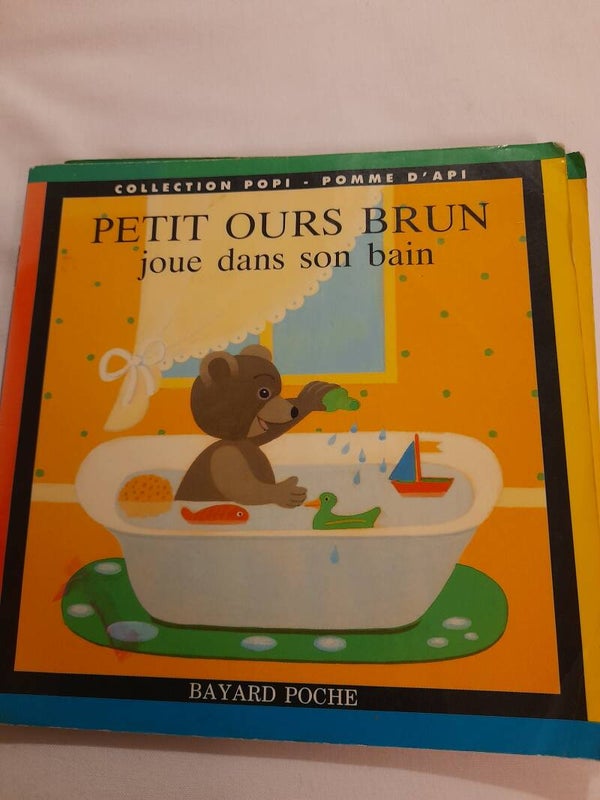 Petit ours brun joue dans son bain - Bayard poche - Popi pomme d'api -1994 de 2 à 6 ans