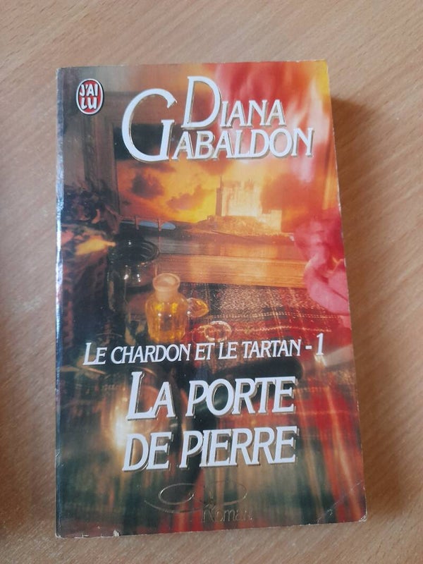 Le chardon et le tartan T1 La porte de pierre - Diana Gabaldon - J'ai lu -1998