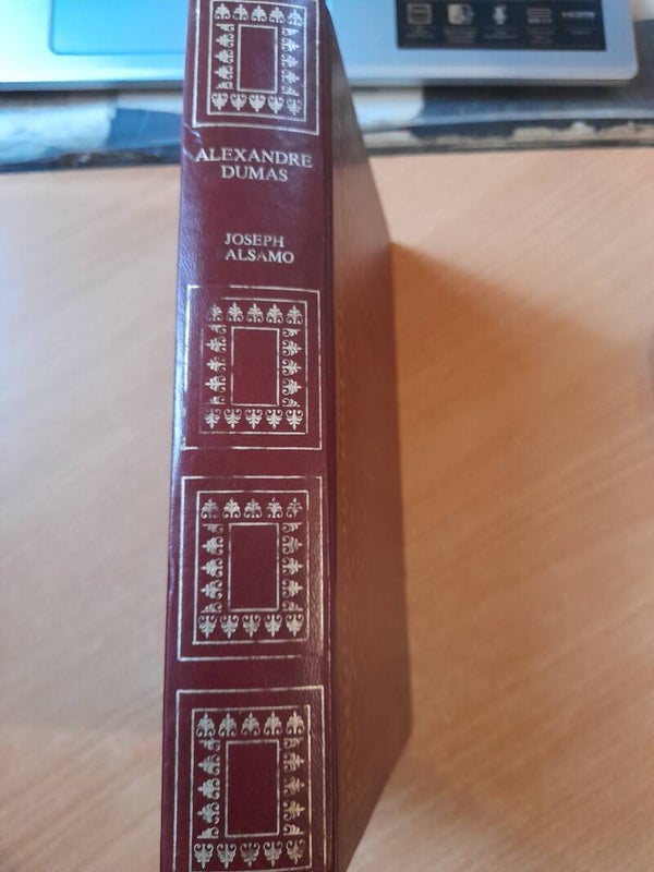 joseph Balsamo  - Alexandre Dumas - presses de la renaissance -1976