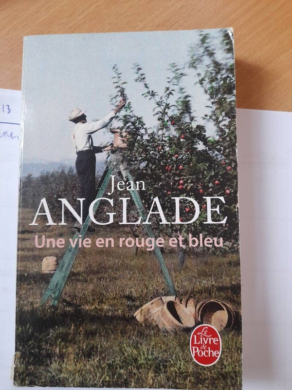 Une vie en rouge et bleu - Jean Anglade - Le livre de poche  - 2011