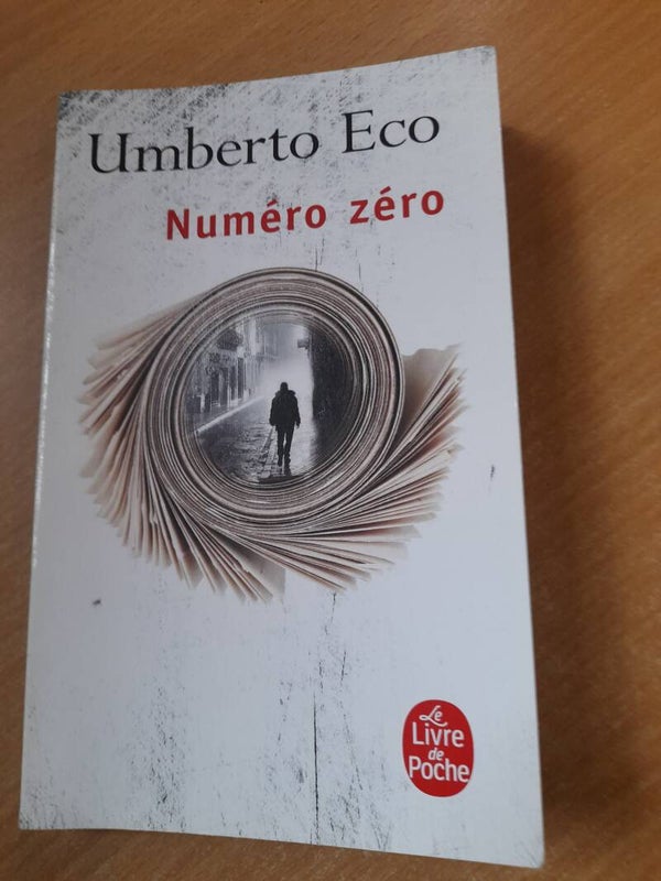 Numéro zéro - Umberto Eco - livre de poche - 2022 italie