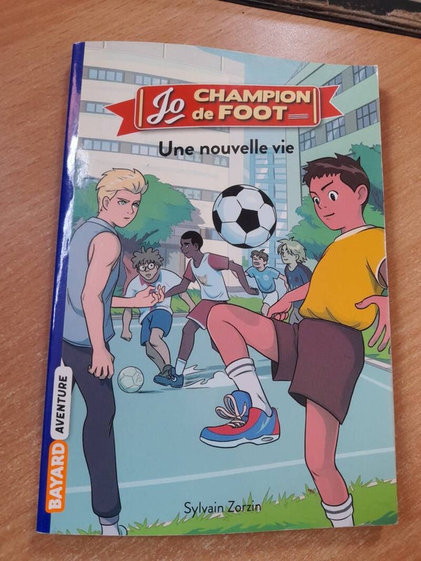 Jo champion de foot T1 : une nouvelle vie - Sylvain Zorzin - Bayard jeunesse - 2018 à partir de 9ans