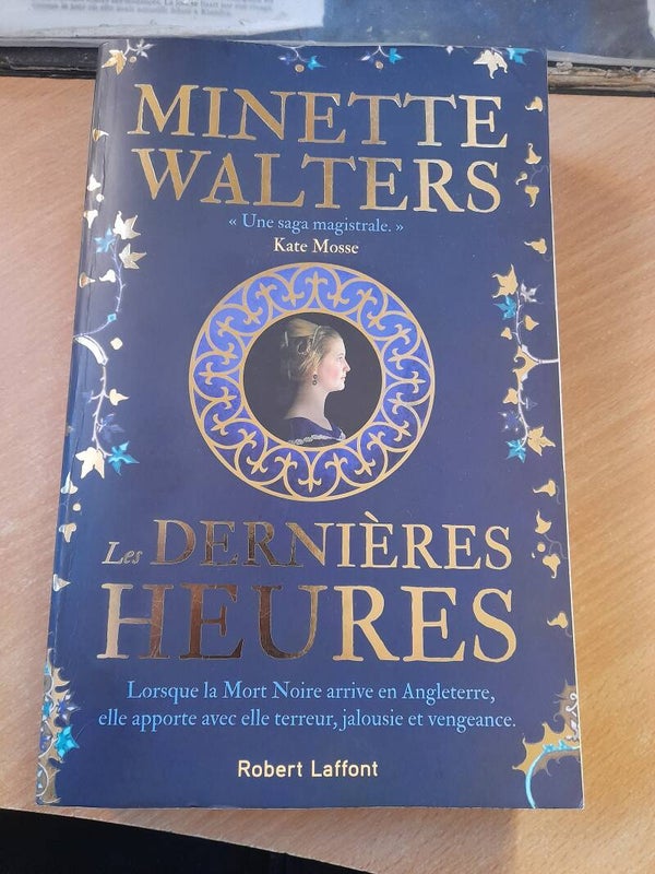 Les dernières heures  - Minette Walters - Robert Laffont - 2019