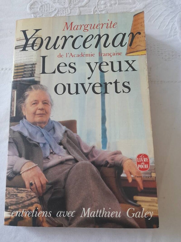 Les yeux ouverts entretiens avec Matthieu Galey - Marguerite Yourcenar - Le livre de poche -1982