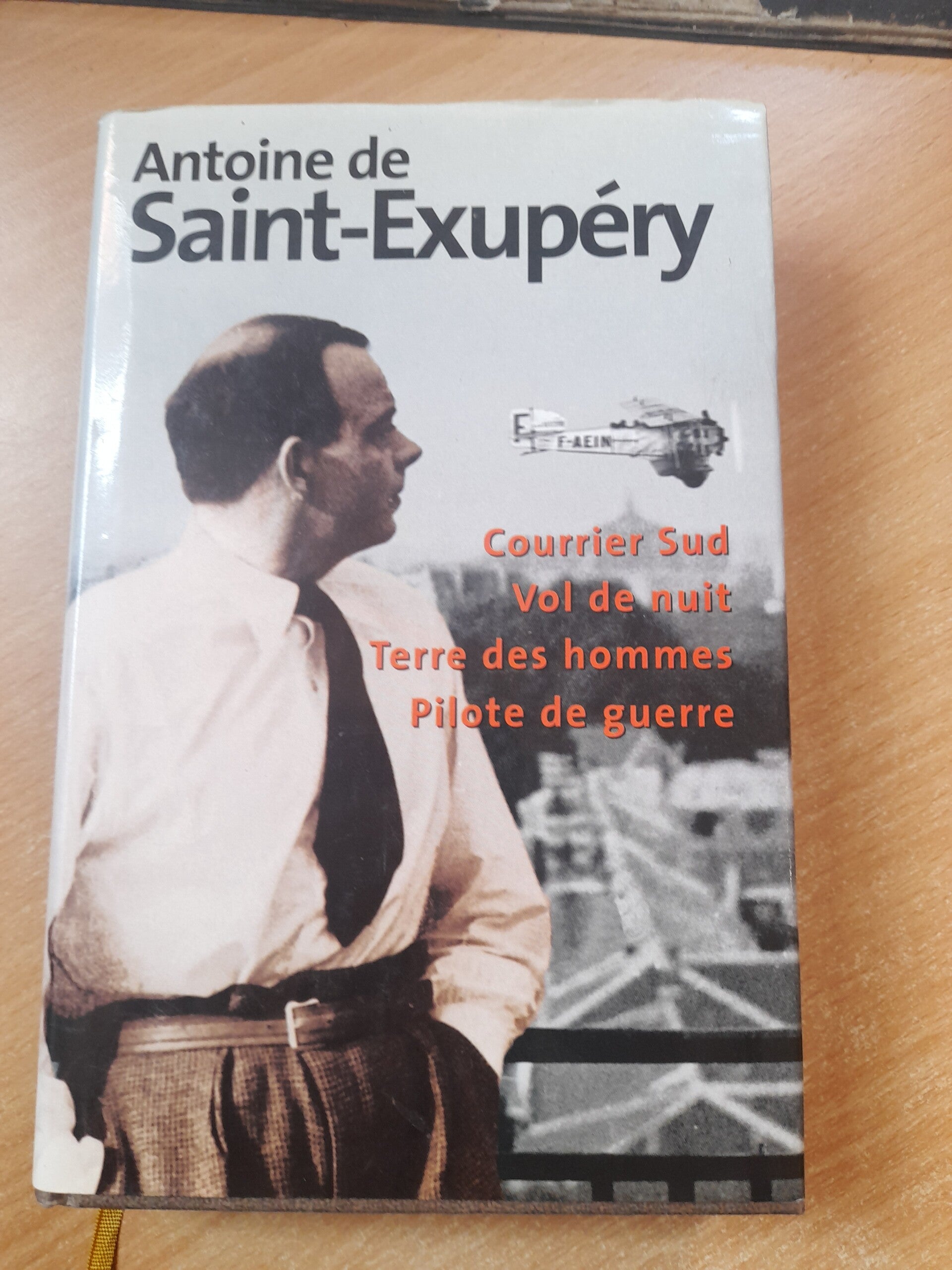 4 titres : Terre des hommes / Courrier sud / Vol de nuit et Pilote de guerre - Antoine de Saint Exupéry -  France loisirs -2000