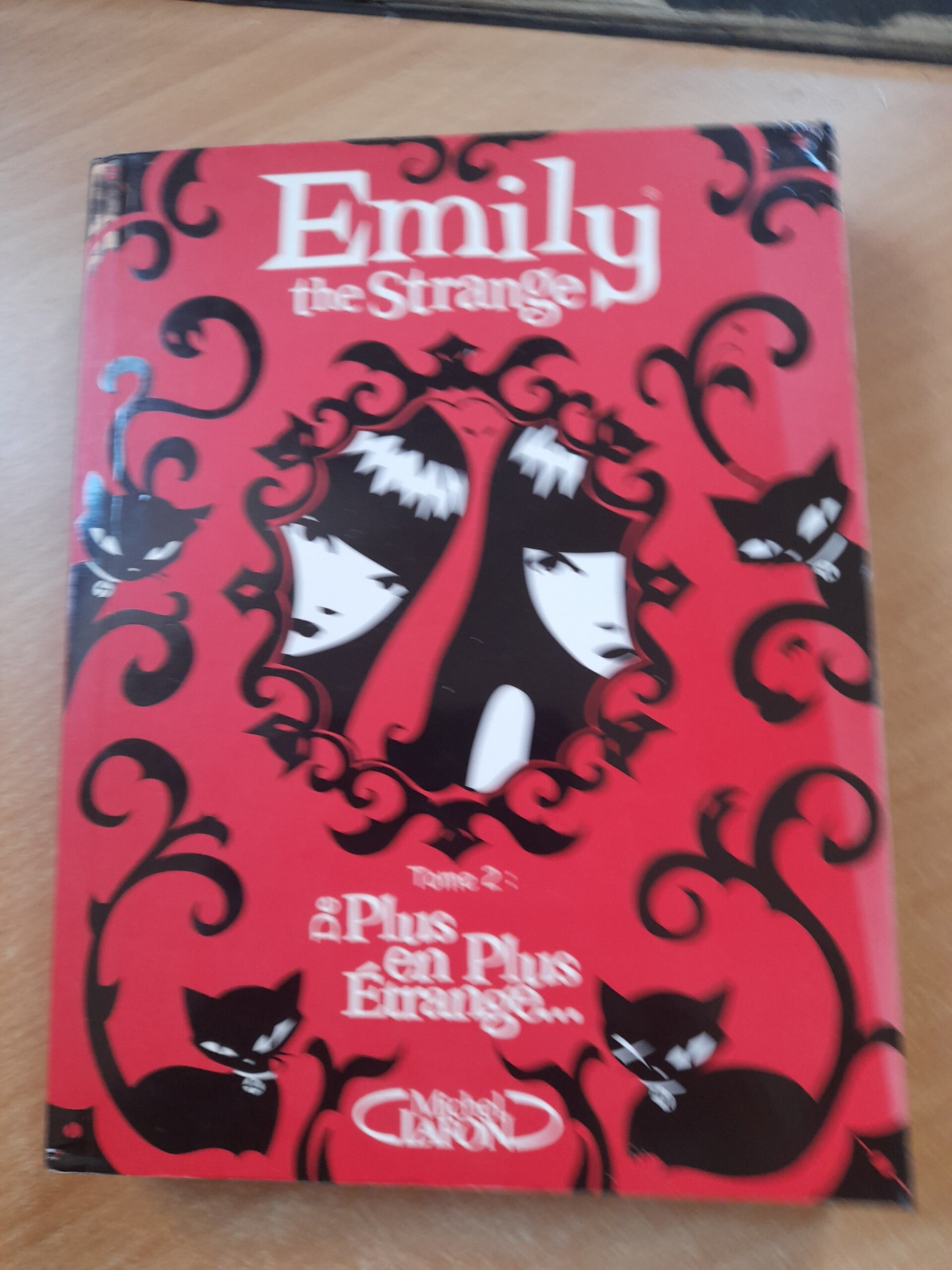 Emily the Strange T2 : De plus en plus étrange - Rob Reger et Jessica Gruner - Michel Lafon -2011