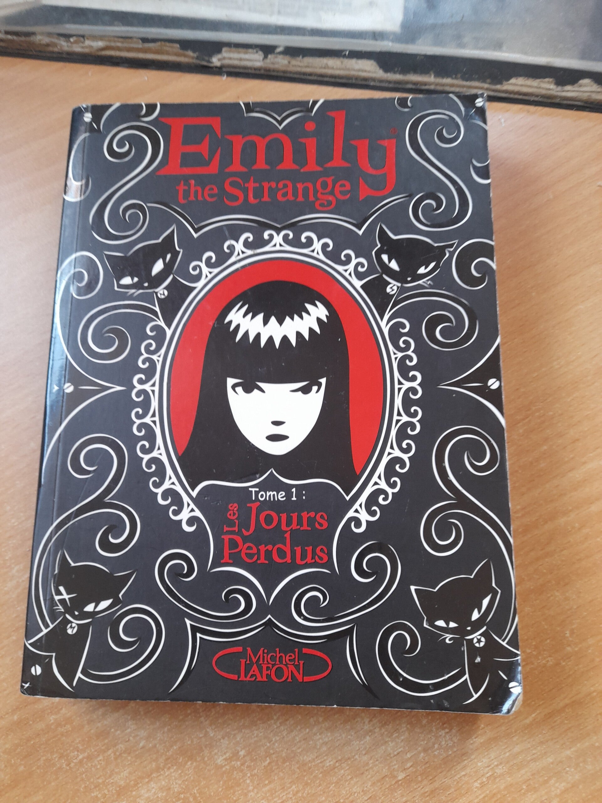 Emily the Strange T1 : Les jours perdus - Rob Reger et Jessica Gruner - Michel Lafon -2010