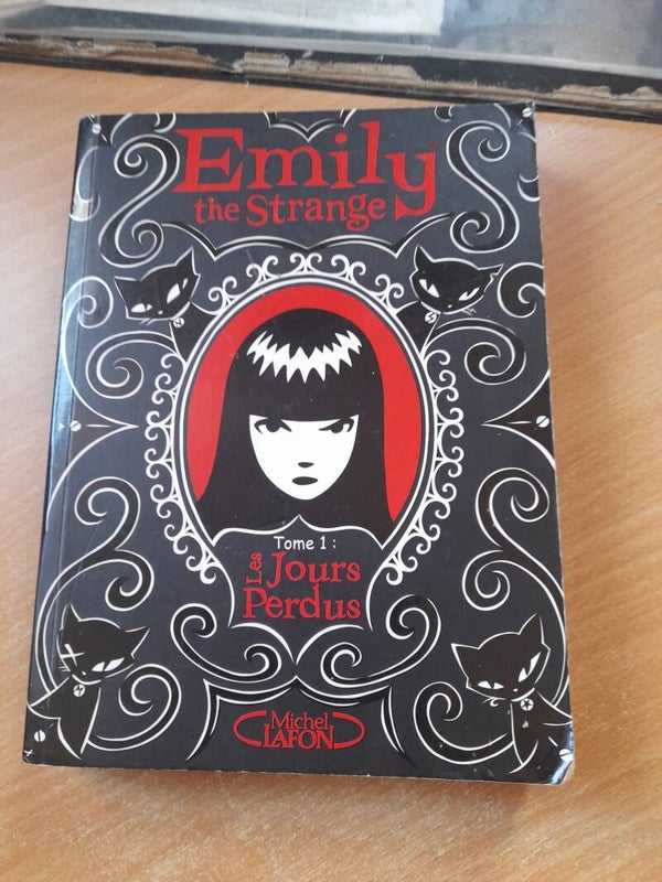 Emily the Strange T1 : Les jours perdus - Rob Reger et Jessica Gruner - Michel Lafon -2010