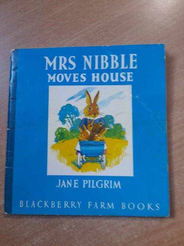 Blackberry farm books : Mrs Nibble moves house  - Jane Pilgrim - 1986