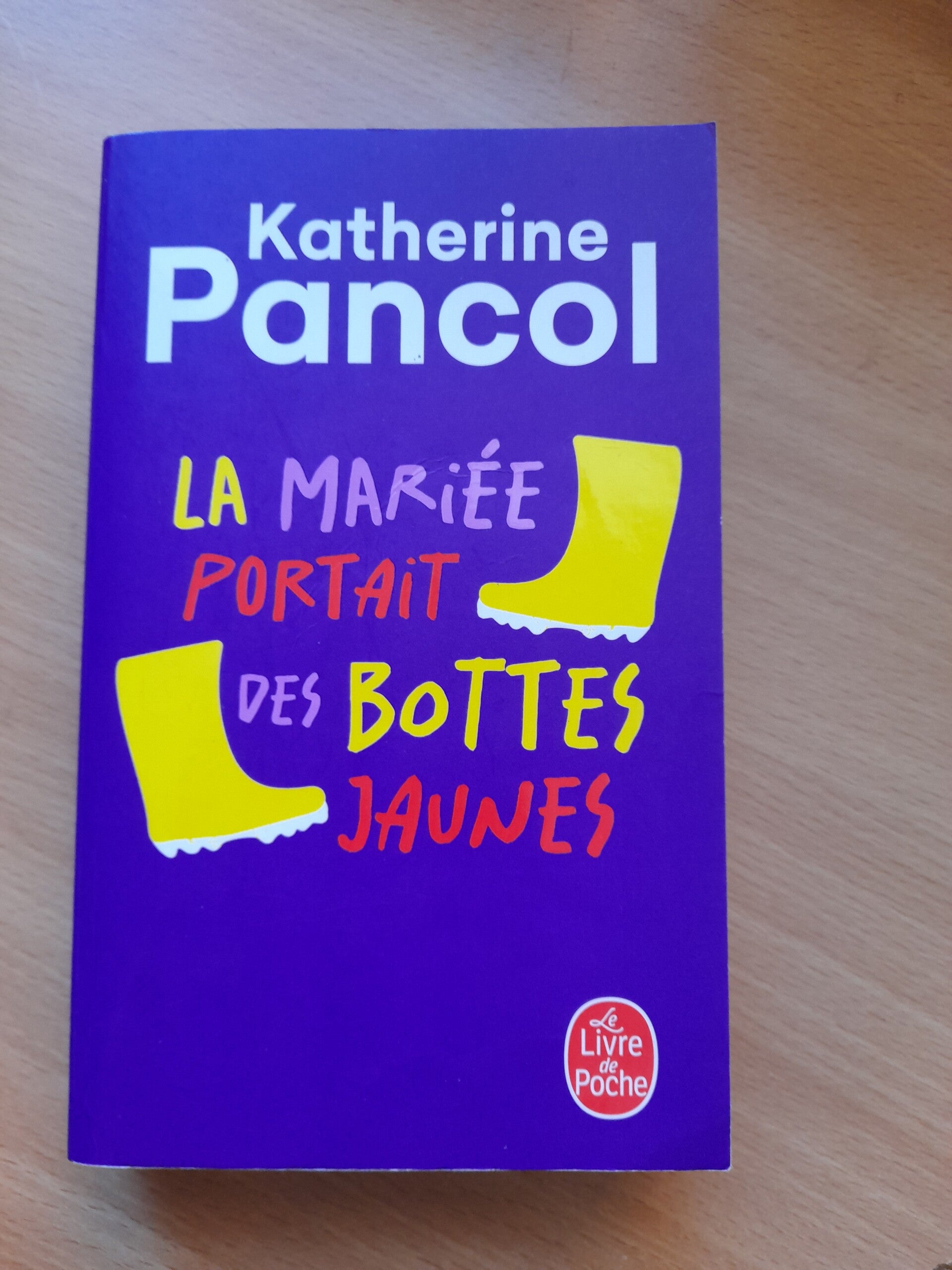 La mariée portait des bottes jaunes - Katherine Pancol - Le livre de poche  -2024