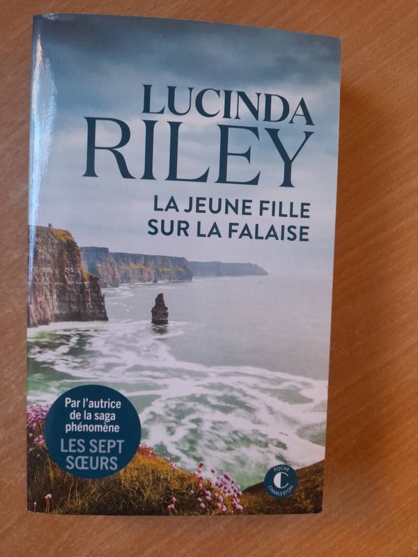 La jeune fille sur la falaise - Lucinda Riley -  pocheCharleston- 2025