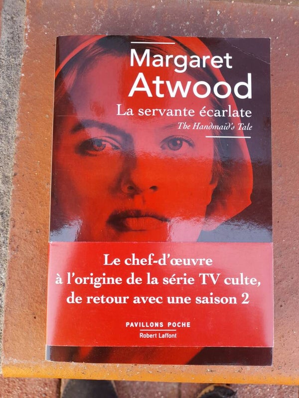 La servante écarlate - Margaret Atwood - Robert Laffont Pavillons poche -2018