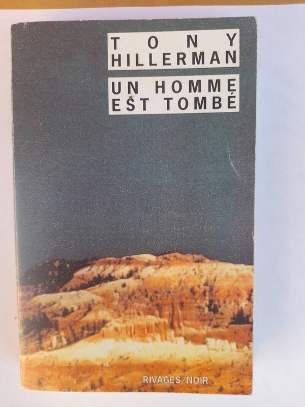 Un homme est tombé - Tony Hillerman - rivages/noir - 2001