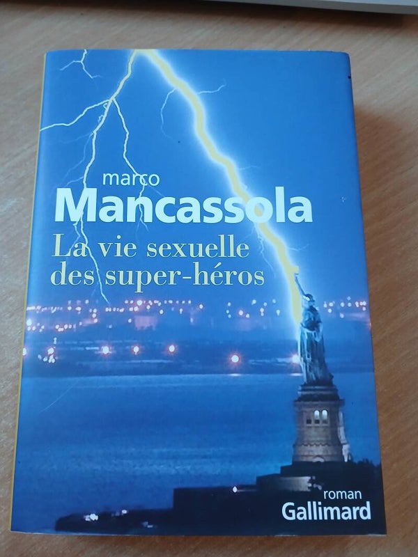 La vie sexuelle des super-héros - Marco Mancassola - Gallimard  -2011  Italie