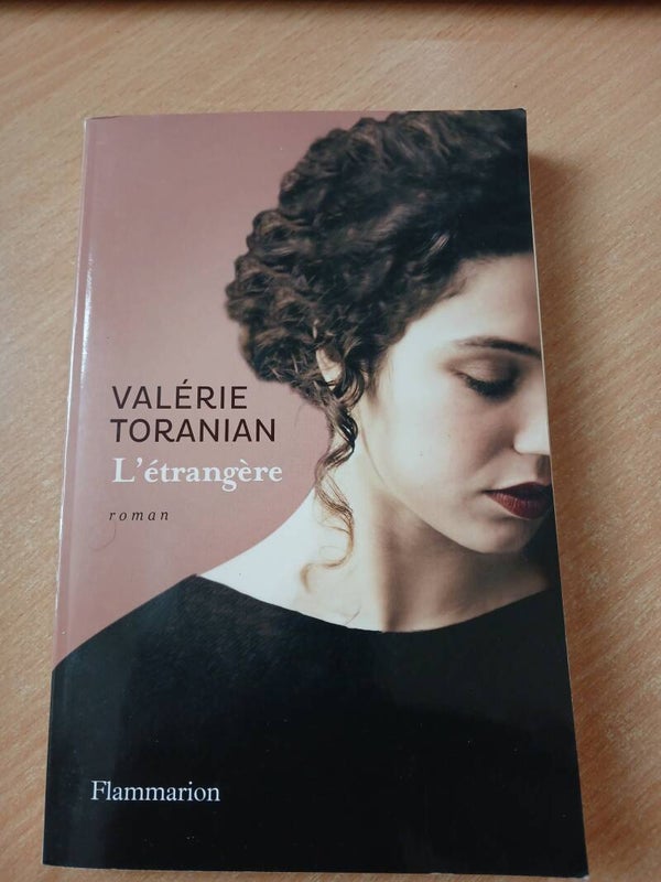 L'étrangère - Valérie Toranian - Flammarion -2015