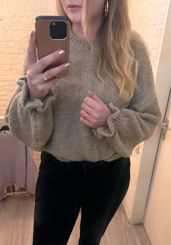 Yuna trui - groen met ruffel mouw