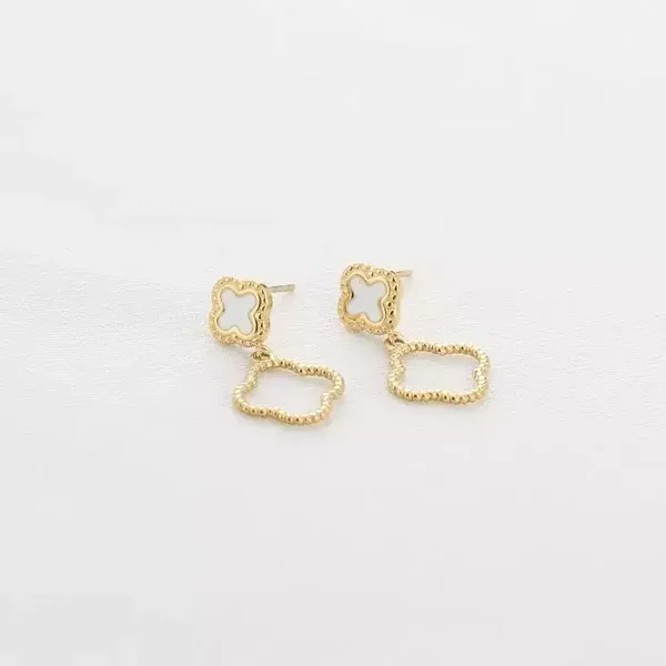 Oorbellen subtiel klaver white