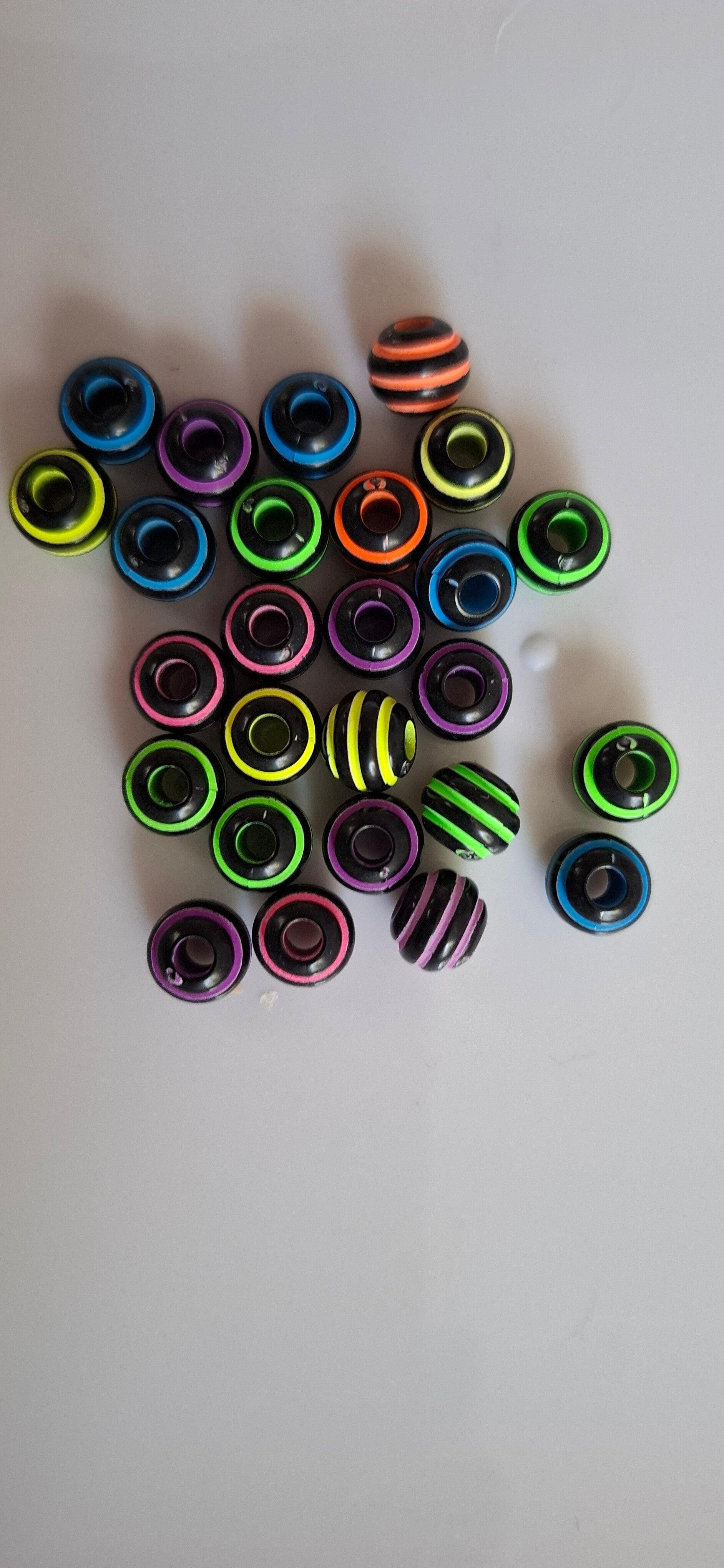 46. Neon perler