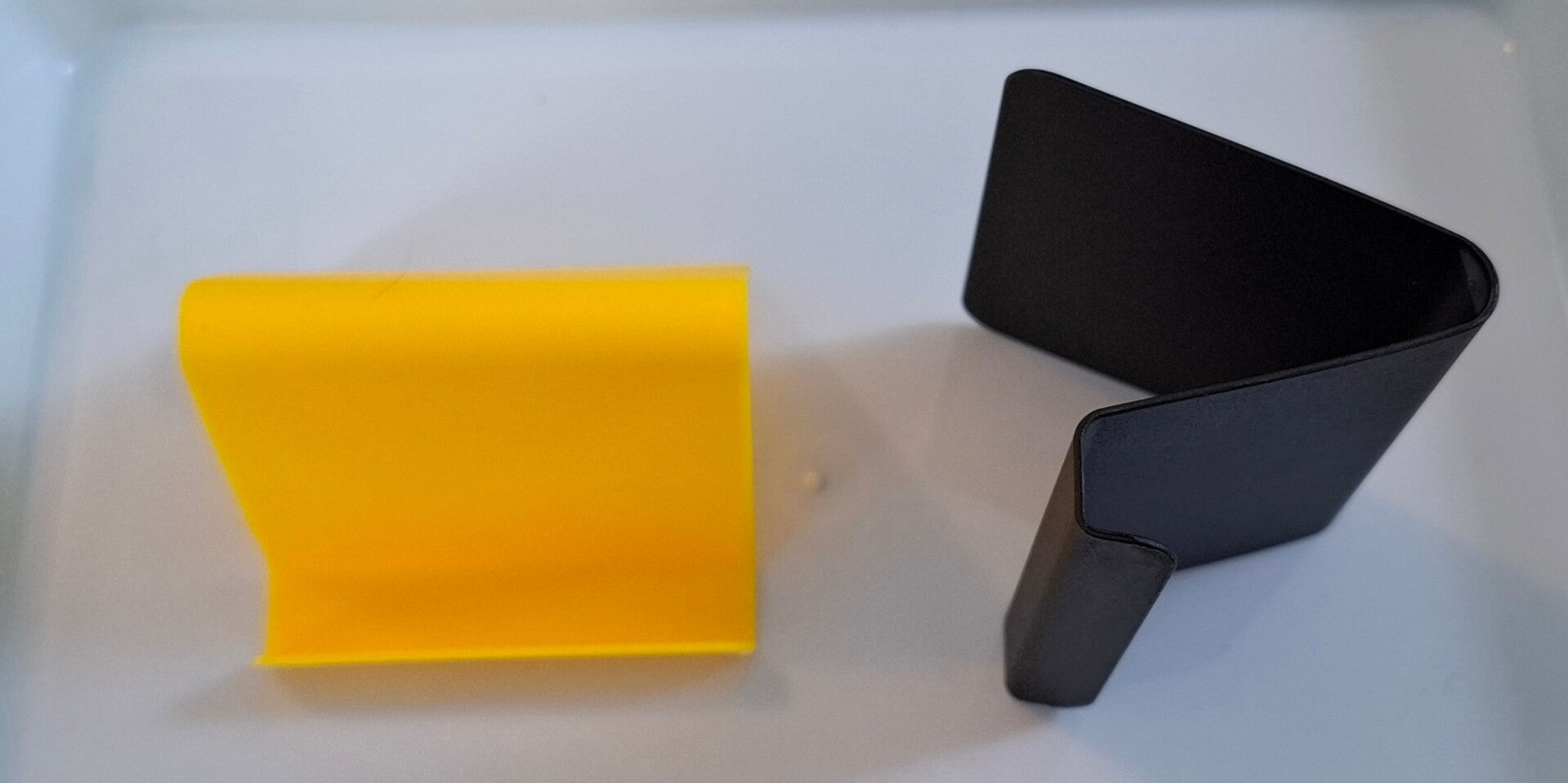 13. Mobilholder