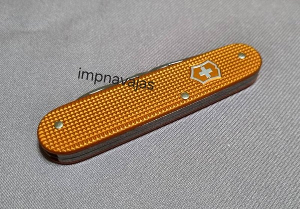 N38 - Victorinox Cadet Naranja - "5 Colors Series"