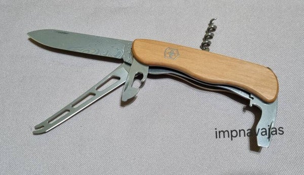 P14 - Victorinox Picknicker Damast 2022